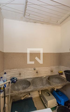 Casa à venda com 232m², 3 quartos e 5 vagas Casa à venda com 232m², 3 quartos e 5 vagasÁrea de Serviço