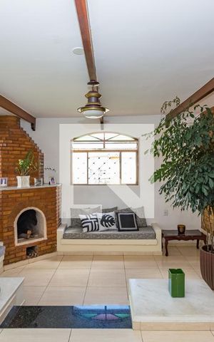 Casa à venda com 232m², 3 quartos e 5 vagas Casa à venda com 232m², 3 quartos e 5 vagasSala 1