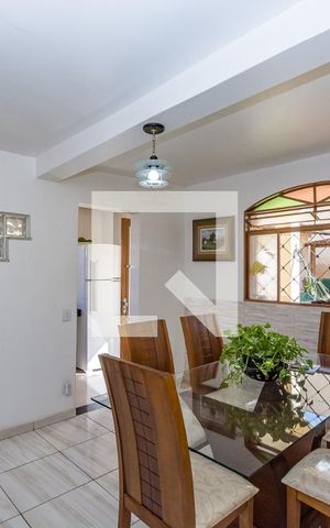 Casa à venda com 232m², 3 quartos e 5 vagas Casa à venda com 232m², 3 quartos e 5 vagasSala 3