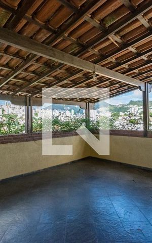 Casa à venda com 232m², 3 quartos e 5 vagas Casa à venda com 232m², 3 quartos e 5 vagasVaranda 2