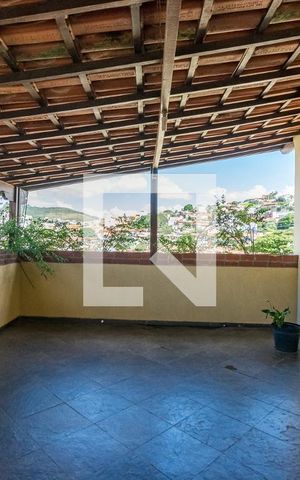 Casa à venda com 232m², 3 quartos e 5 vagas Casa à venda com 232m², 3 quartos e 5 vagasVaranda 2