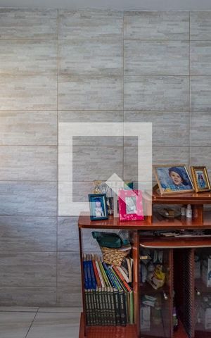 Casa à venda com 232m², 3 quartos e 5 vagas Casa à venda com 232m², 3 quartos e 5 vagasEscritório