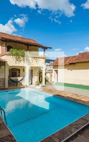 Casa à venda com 232m², 3 quartos e 5 vagas Casa à venda com 232m², 3 quartos e 5 vagasQuintal - Piscina