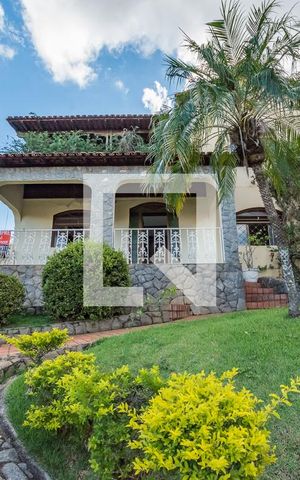 Casa à venda com 232m², 3 quartos e 5 vagas Casa à venda com 232m², 3 quartos e 5 vagasJardim - Entrada