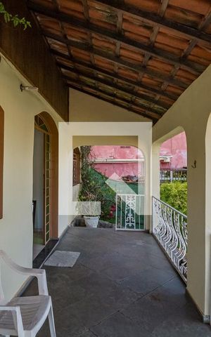 Casa à venda com 232m², 3 quartos e 5 vagas Casa à venda com 232m², 3 quartos e 5 vagasVaranda da Sala