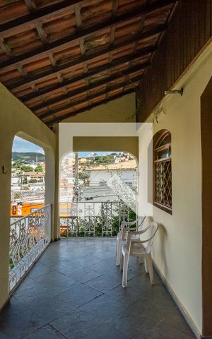 Casa à venda com 232m², 3 quartos e 5 vagas Casa à venda com 232m², 3 quartos e 5 vagasVaranda da Sala