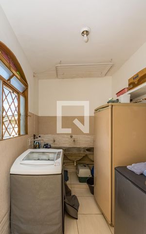 Casa à venda com 232m², 3 quartos e 5 vagas Casa à venda com 232m², 3 quartos e 5 vagasÁrea de Serviço