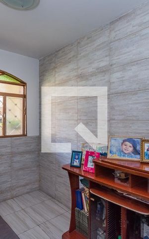 Casa à venda com 232m², 3 quartos e 5 vagas Casa à venda com 232m², 3 quartos e 5 vagasEscritório