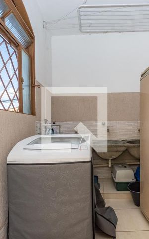 Casa à venda com 232m², 3 quartos e 5 vagas Casa à venda com 232m², 3 quartos e 5 vagasÁrea de Serviço