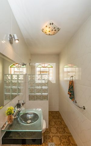 Casa à venda com 232m², 3 quartos e 5 vagas Casa à venda com 232m², 3 quartos e 5 vagasBanheiro da Suíte