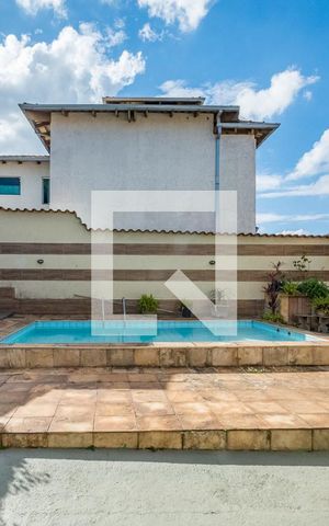 Casa à venda com 232m², 3 quartos e 5 vagas Casa à venda com 232m², 3 quartos e 5 vagasQuintal - Piscina