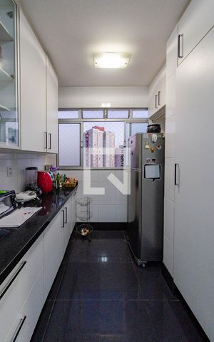 Apartamento à venda com 235m², 3 quartos e 3 vagas Apartamento à venda com 235m², 3 quartos e 3 vagasCozinha