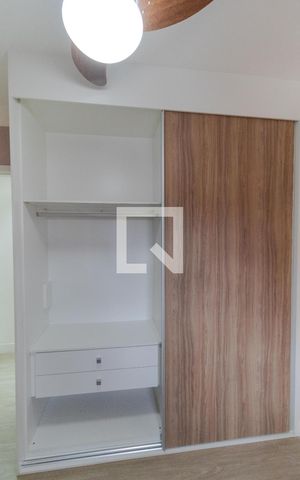 Apartamento à venda com 108m², 3 quartos e 2 vagas Apartamento à venda com 108m², 3 quartos e 2 vagasQuarto 01 - Armário