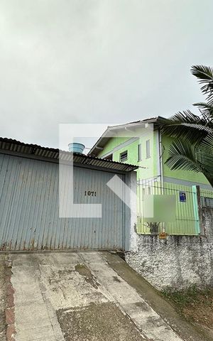 Casa à venda com 240m², 2 quartos e 2 vagasFachada