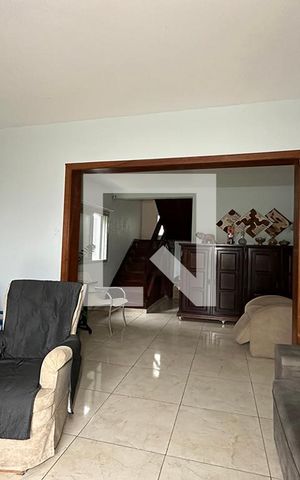 Casa à venda com 240m², 2 quartos e 2 vagasSala