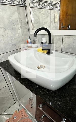 Casa à venda com 240m², 2 quartos e 2 vagasBanheiro 1
