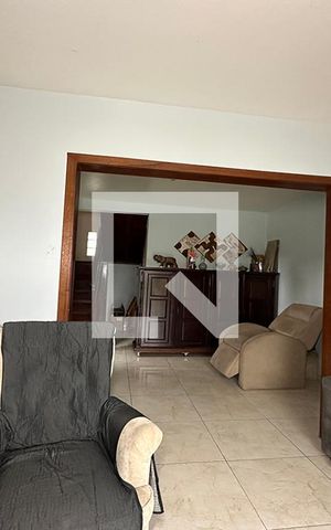 Casa à venda com 240m², 2 quartos e 2 vagasSala