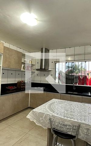Casa à venda com 240m², 2 quartos e 2 vagasCozinha