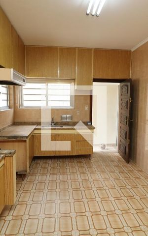 Casa para alugar com 134m², 4 quartos e 2 vagasCozinha