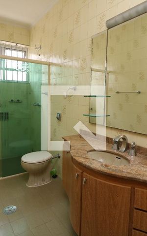 Casa para alugar com 134m², 4 quartos e 2 vagasBanheiro