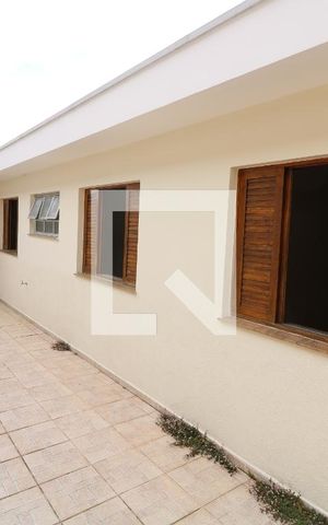Casa para alugar com 134m², 4 quartos e 2 vagasCorredor