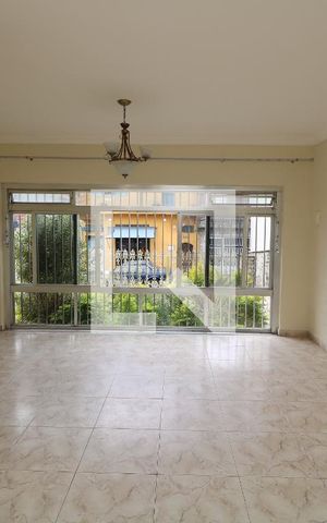 Casa para alugar com 134m², 4 quartos e 2 vagasSala