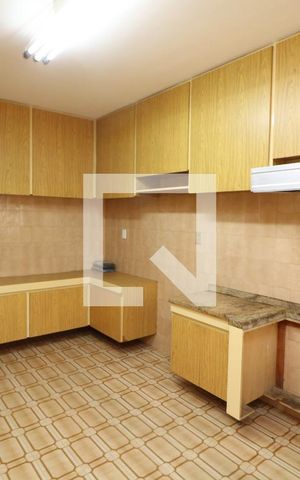 Casa para alugar com 134m², 4 quartos e 2 vagasCozinha