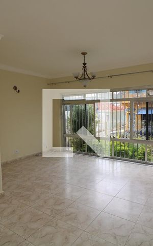 Casa para alugar com 134m², 4 quartos e 2 vagasSala