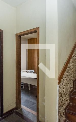 Casa à venda com 335m², 4 quartos e 4 vagas Casa à venda com 335m², 4 quartos e 4 vagasCorredor
