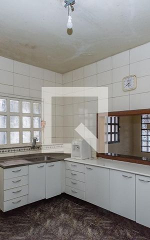 Casa à venda com 335m², 4 quartos e 4 vagas Casa à venda com 335m², 4 quartos e 4 vagasCozinha