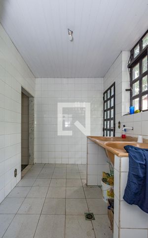 Casa à venda com 335m², 4 quartos e 4 vagas Casa à venda com 335m², 4 quartos e 4 vagasÁrea de Serviço