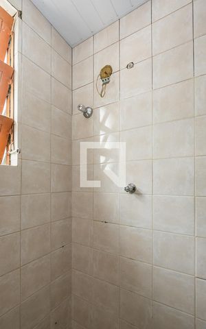 Casa à venda com 335m², 4 quartos e 4 vagas Casa à venda com 335m², 4 quartos e 4 vagasBanheiro Social 2