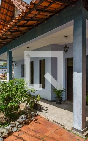 Casa à venda com 335m², 4 quartos e 4 vagas Casa à venda com 335m², 4 quartos e 4 vagasEntrada