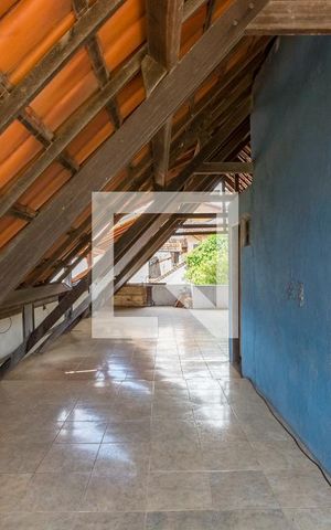 Casa à venda com 335m², 4 quartos e 4 vagas Casa à venda com 335m², 4 quartos e 4 vagasVaranda