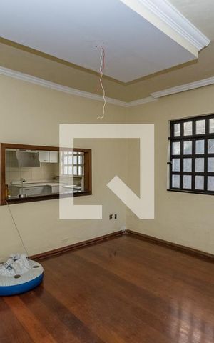 Casa à venda com 335m², 4 quartos e 4 vagas Casa à venda com 335m², 4 quartos e 4 vagasSala 2