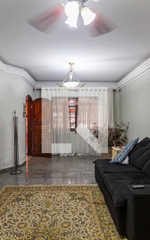 Casa à venda com 172m², 3 quartos e 2 vagas Casa à venda com 172m², 3 quartos e 2 vagasSala