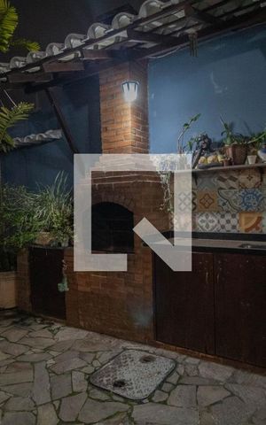 Casa à venda com 250m², 4 quartos e 2 vagas Casa à venda com 250m², 4 quartos e 2 vagasChurrasqueira
