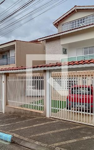 Casa à venda com 350m², 5 quartos e 6 vagas Casa à venda com 350m², 5 quartos e 6 vagasFachada