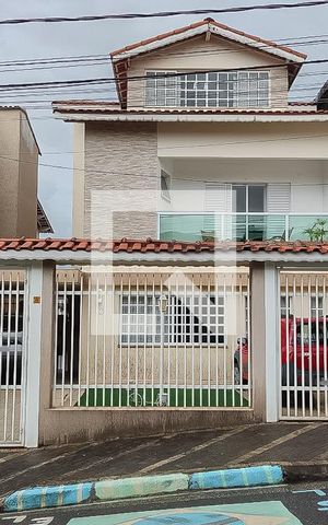 Casa à venda com 350m², 5 quartos e 6 vagas Casa à venda com 350m², 5 quartos e 6 vagasFachada