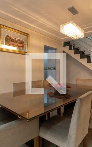 Casa à venda com 350m², 5 quartos e 6 vagas Casa à venda com 350m², 5 quartos e 6 vagasSala