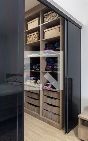 Casa à venda com 350m², 5 quartos e 6 vagas Casa à venda com 350m², 5 quartos e 6 vagasCloset da Suíte 1