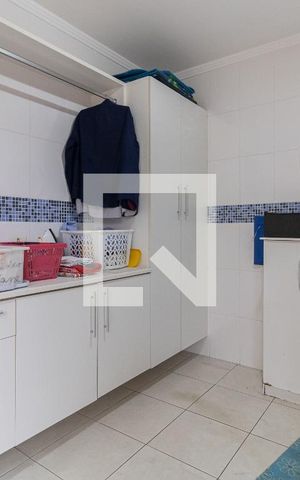 Casa à venda com 350m², 5 quartos e 6 vagas Casa à venda com 350m², 5 quartos e 6 vagasLavanderia