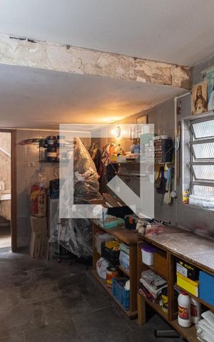 Casa à venda com 350m², 5 quartos e 6 vagas Casa à venda com 350m², 5 quartos e 6 vagasPorão