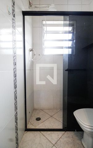 Casa para alugar com 70m², 2 quartos e sem vaga Casa para alugar com 70m², 2 quartos e sem vagaBanheiro