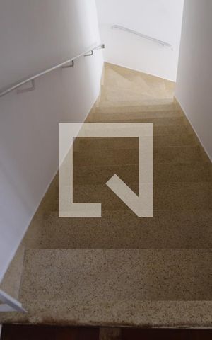 Casa à venda com 178m², 3 quartos e 2 vagasEscada