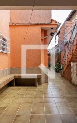 Casa à venda com 200m², 3 quartos e 2 vagas Casa à venda com 200m², 3 quartos e 2 vagasQuintal