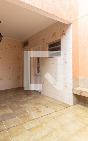 Casa à venda com 200m², 3 quartos e 2 vagas Casa à venda com 200m², 3 quartos e 2 vagasQuintal