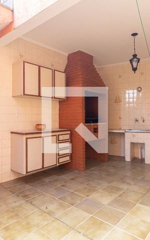Casa à venda com 200m², 3 quartos e 2 vagas Casa à venda com 200m², 3 quartos e 2 vagasQuintal