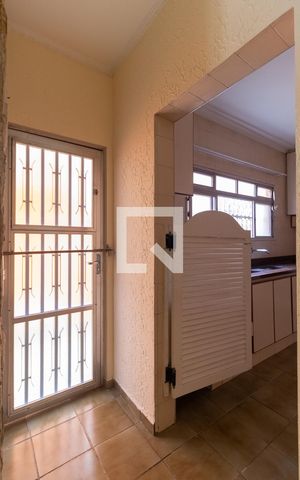 Casa à venda com 200m², 3 quartos e 2 vagas Casa à venda com 200m², 3 quartos e 2 vagasEntrada Auxiliar