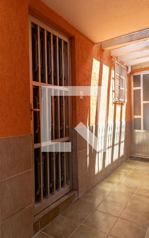 Casa à venda com 200m², 3 quartos e 2 vagas Casa à venda com 200m², 3 quartos e 2 vagasCorredor Lateral